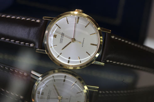名門ユリス・ナルダンの、1960年代製造の美しい時計を買い取りました。
