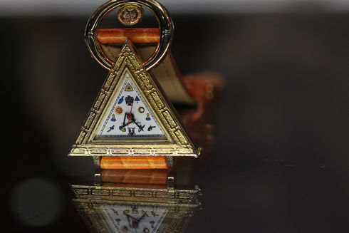 Freemason　Triangle Watch